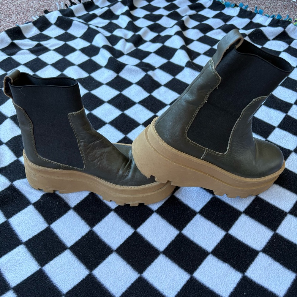 Steve Madden Olive and Tan Ankle Boots, platform Chelsea, size 6